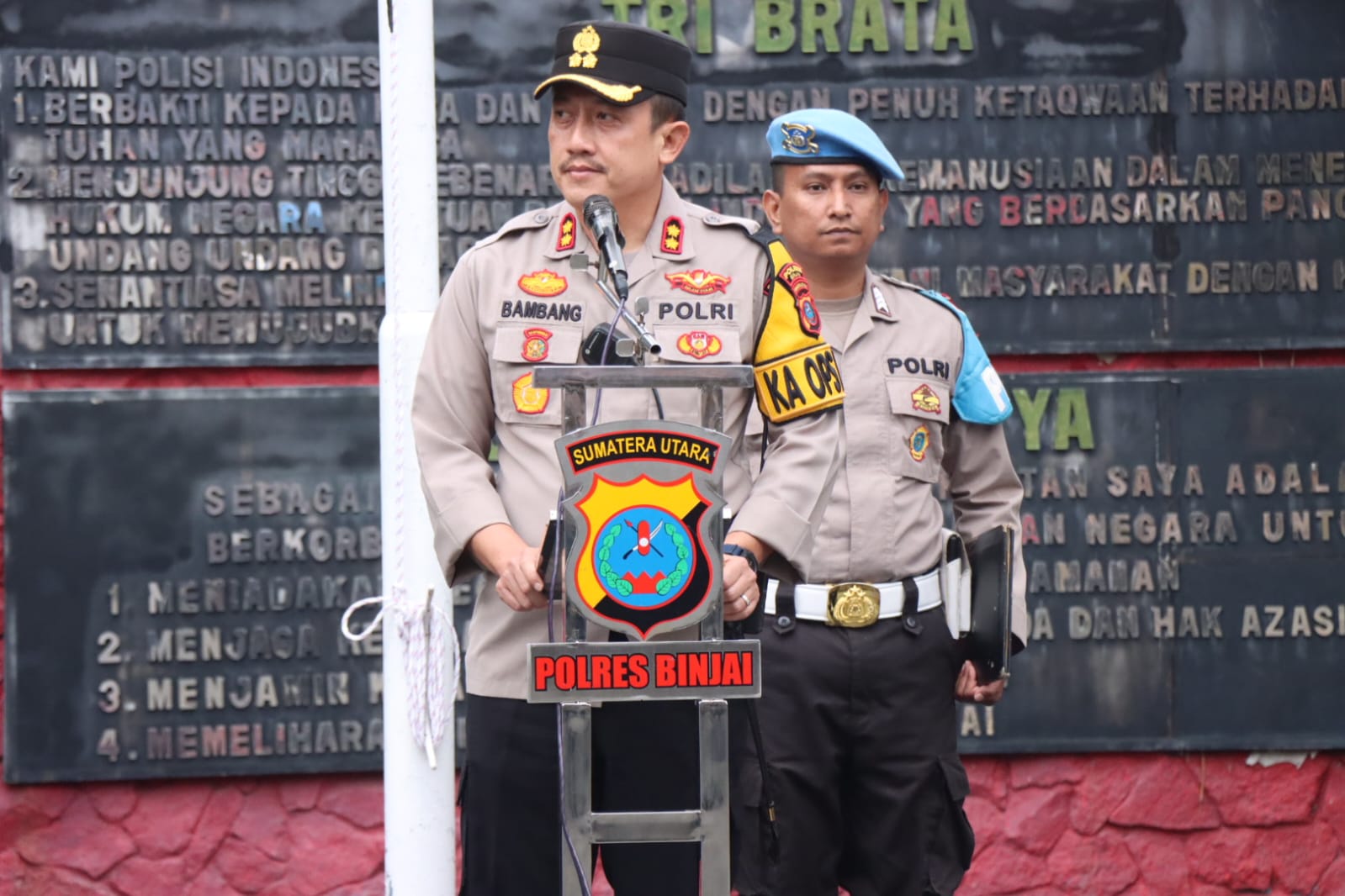 Kapolres Binjai Berikan Bingkisan Natal 2024 dan Tahun Baru 2025 Kepada Personil dan Wartawan