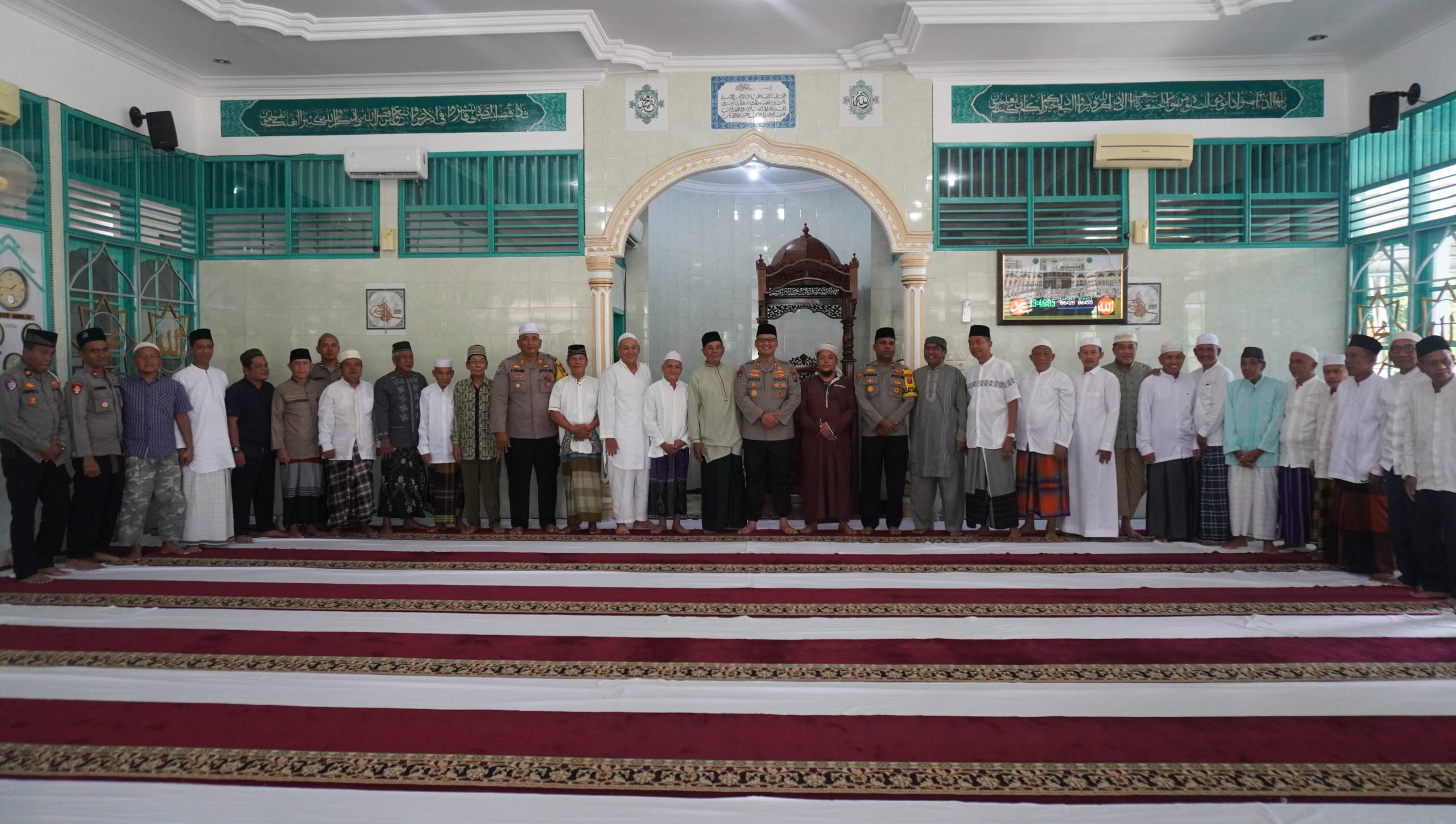 Momen Jumat Curhat, Kapolres Langkat Ajak Masyarakat Terus Jaga Kamtibmas Pasca Pemungutan Suara