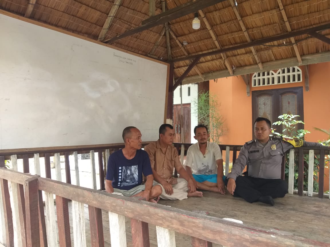 Bripka Sutri Harmadi Perkuat Keamanan Desa: Cek Pos Kamling di Dusun Tanjung, Stabat Lama Barat