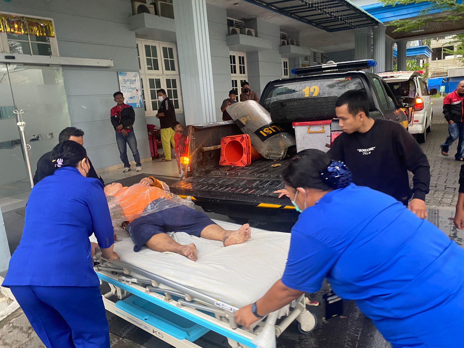 Patroli Presisi Polrestabes Medan Tanggap Membantu Korban Kecelakaan Lalu Lintas