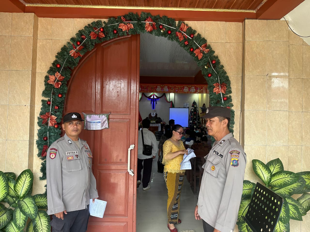Polsek Kuala Laksanakan Pengamanan Ibadah di Gereja