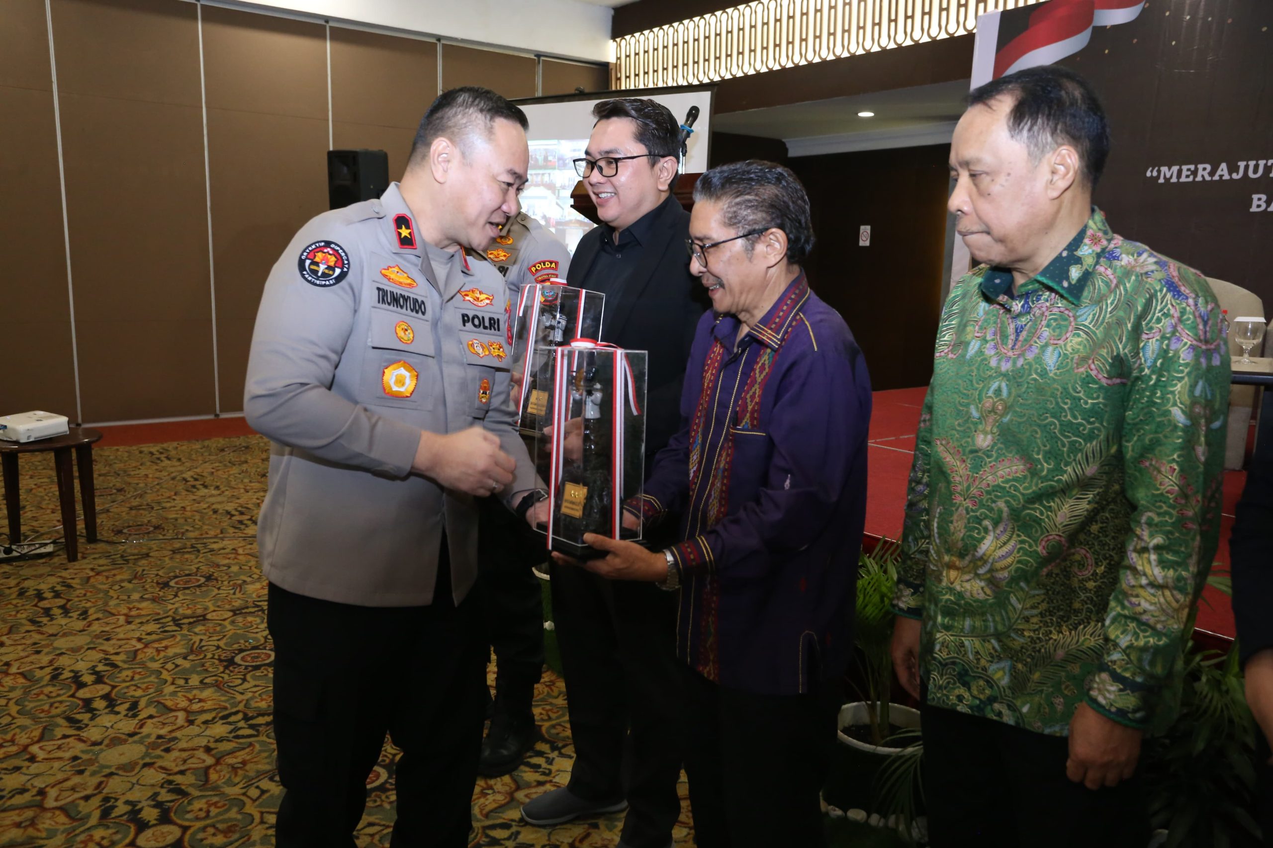 Dialog Penguatan Internal Polri: Merajut Kebhinnekaan Dan Meneguhkan Nilai Kebangsaan Menuju Indonesia Emas 2045