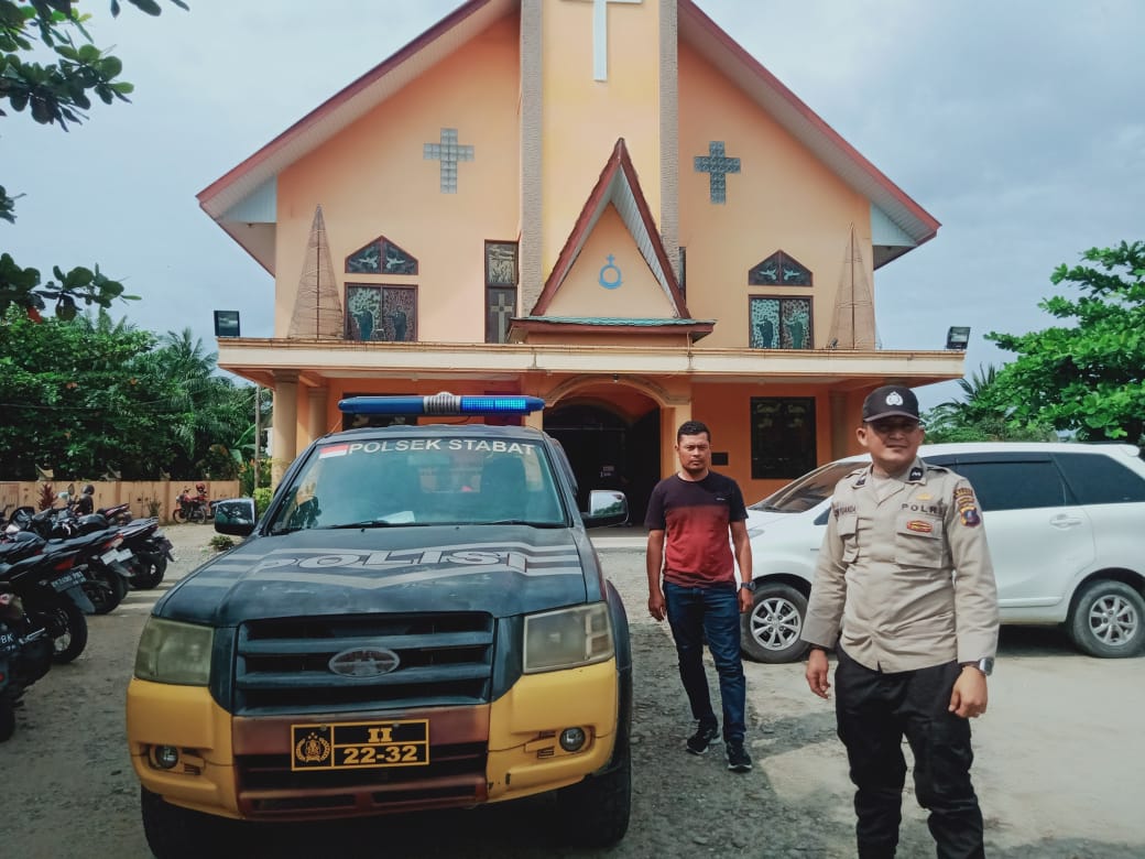Wujudkan Rasa Aman Beribadah, Polsek Stabat Gelar Pengamanan Ibadah Minggu Gereja