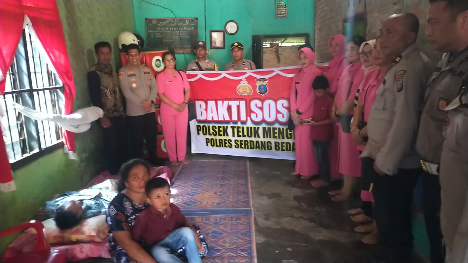 Ramadhan Jum’at Berkah, Polsek Teluk Mengkudu Polres Sergai Door to Door Laksanakan Bakti Sosial