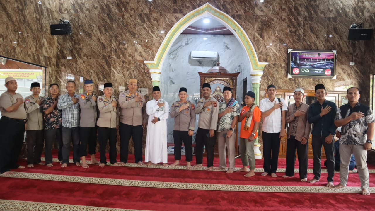 Wakapolres Langkat Laksanakan Jumat Curhat di Mesjid Al- Muhajirin, Berikan Pesan Kamtibmas