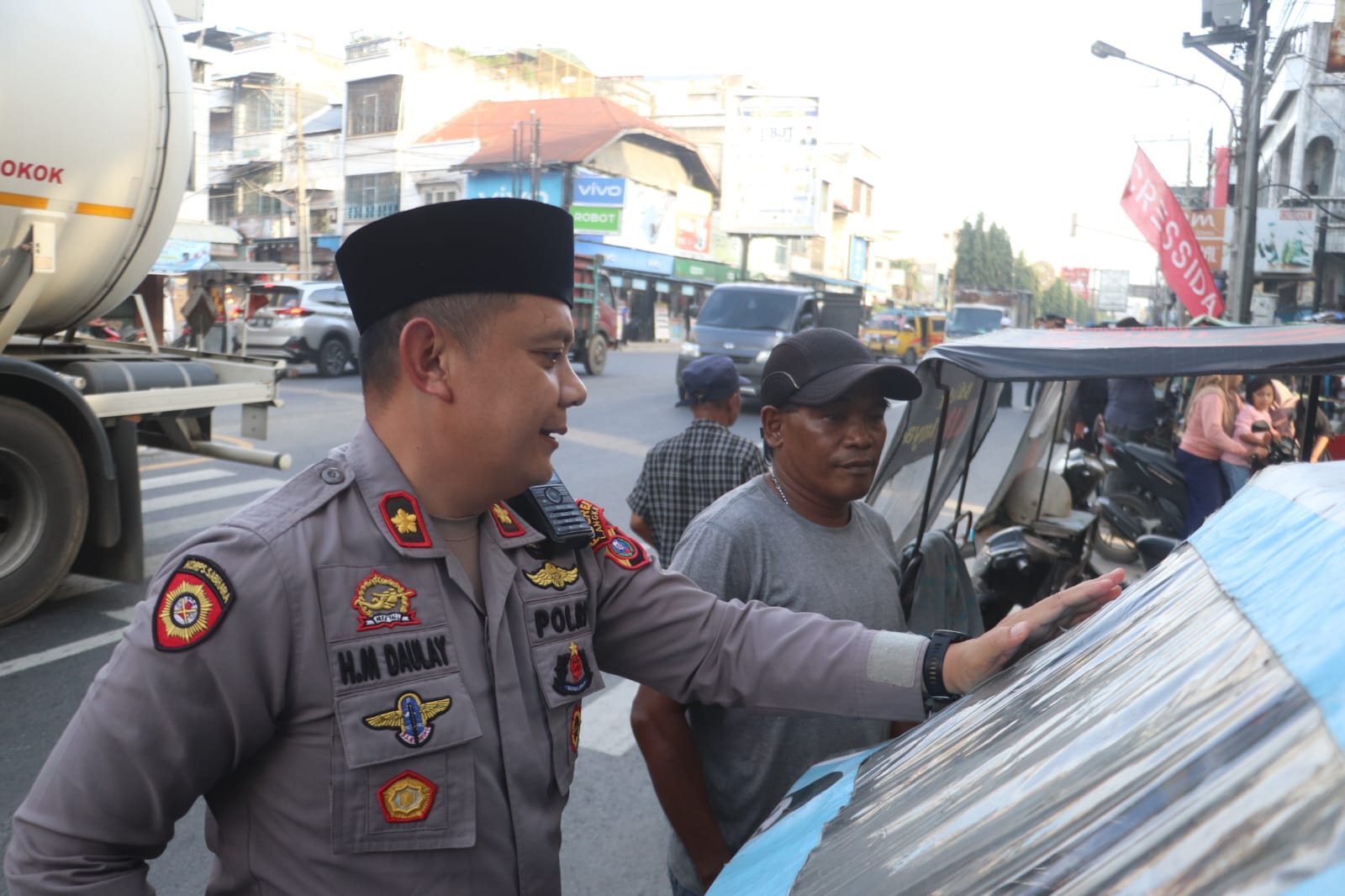 Kapolres Langkat Berbagi Takjil & Sosialisasi Hotline 110: Mudik Aman, Keluarga Nyaman!