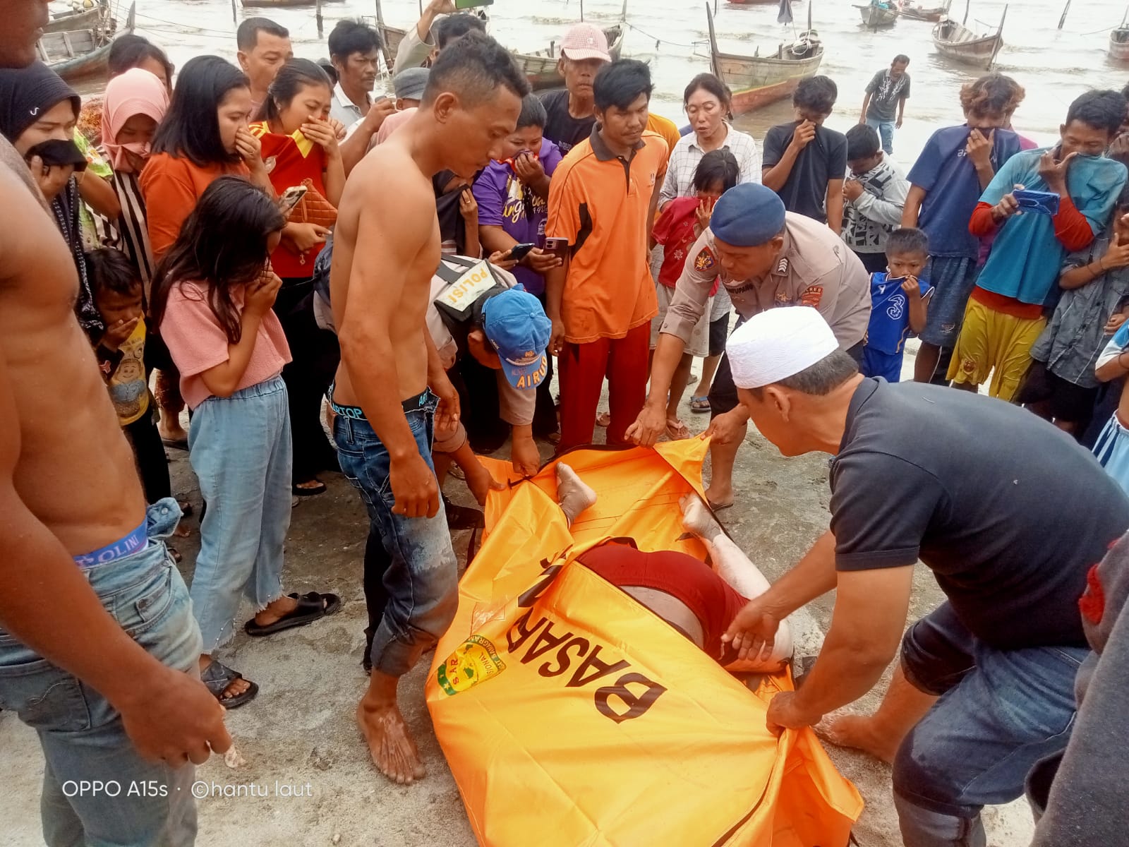 Polres Sergai Gerak Cepat Cek Lokasi Kapal Terbakar di Pantai Cermin