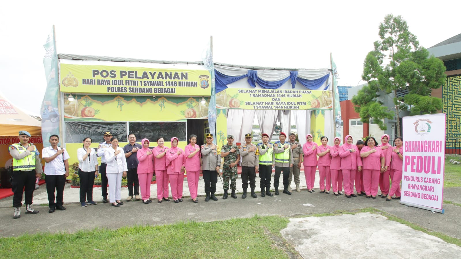 Kapolres Sergai Bersama Ibu Ketua Bhayangkari Cek Pos Pam & Pos Yan, Pastikan Masyarakat Terlayani Dengan Baik