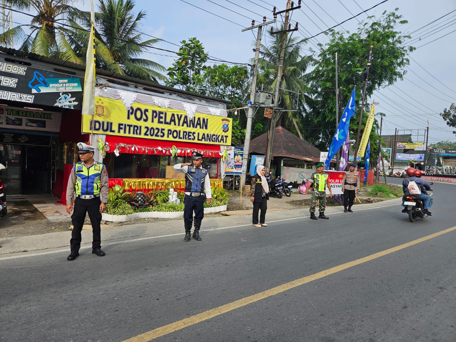 Pastikan Kelancaran Arus Mudik, Pos Yan Pangkalan Berandan Gencarkan Patroli dan Pengaturan Lalu Lintas Dalam Ops Ketupat Toba 2025