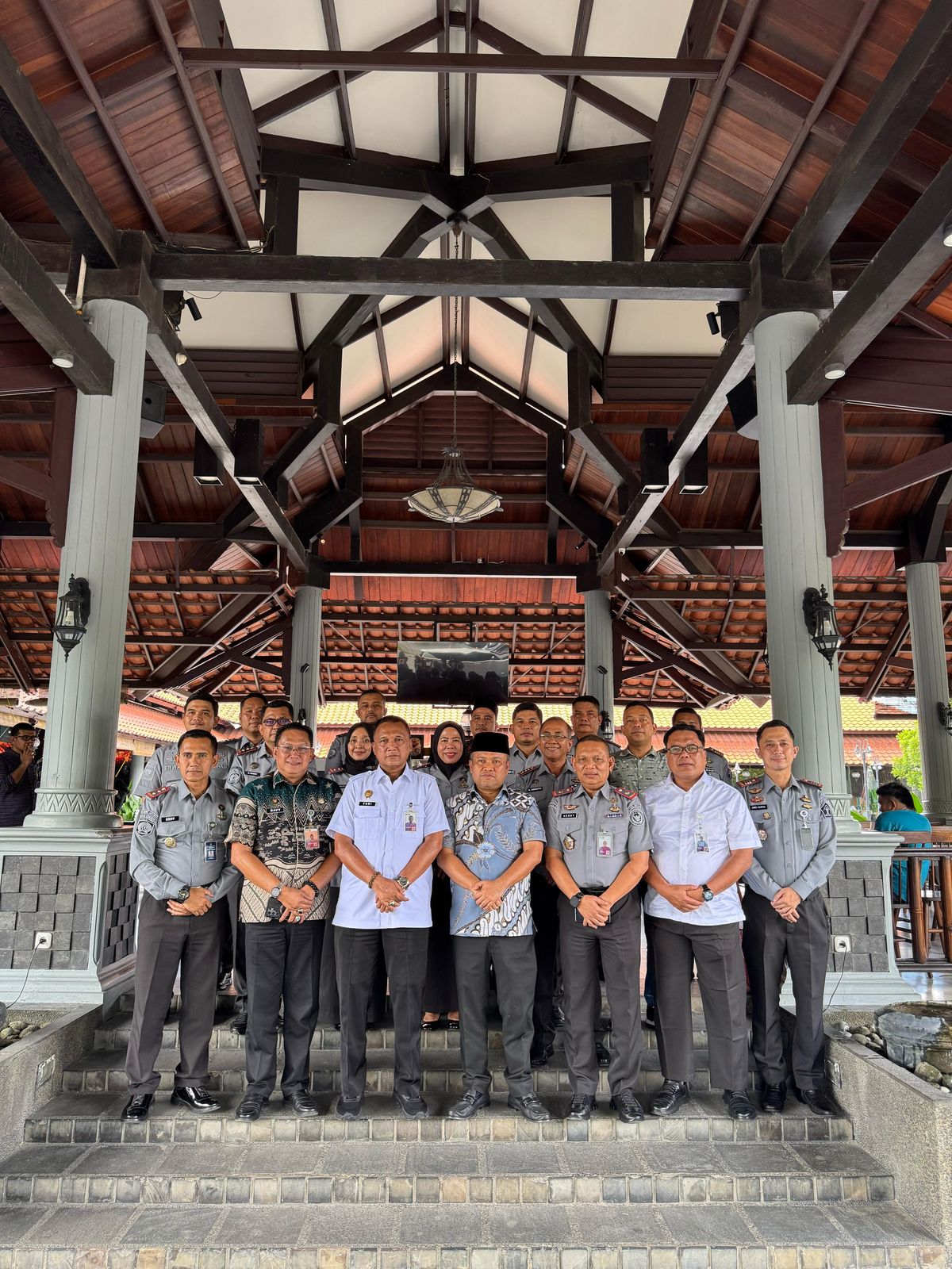Karutan Kelas 1 Medan Ikuti Silaturahmi Lebaran, Wakil Ketua Komisi XIll DPR RI, Sugiat Santoso Bersama Pemasyarakatan Sumatera Utara