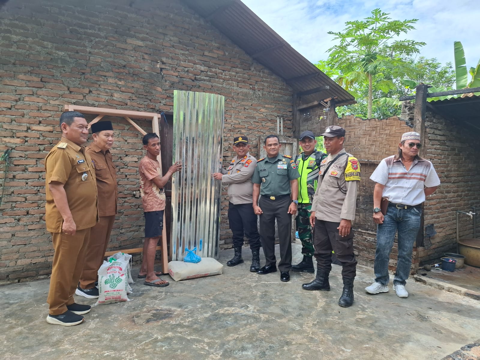 Polri Untuk Masyarakat!, Polsek Perbaungan Polres Sergai Bersama Forkompincam ulurkan Tali Asih Korban Kebakaran