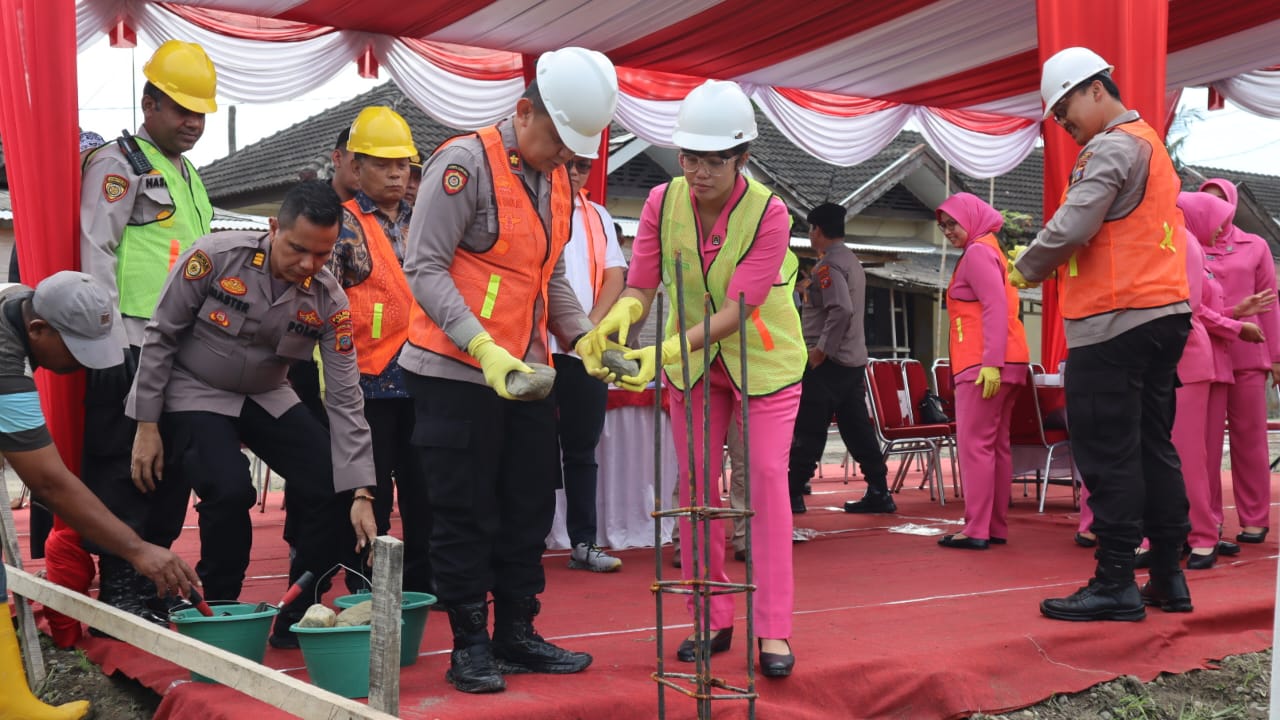 Dukung Program MBG, Kapolres Letakkan Batu Pertama Pembangunan SPPG Polres Langkat