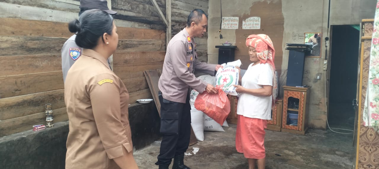 Polres Dairi Salurkan Bantuan untuk Korban Angin Puting Beliung di Siempat Nempu Hulu