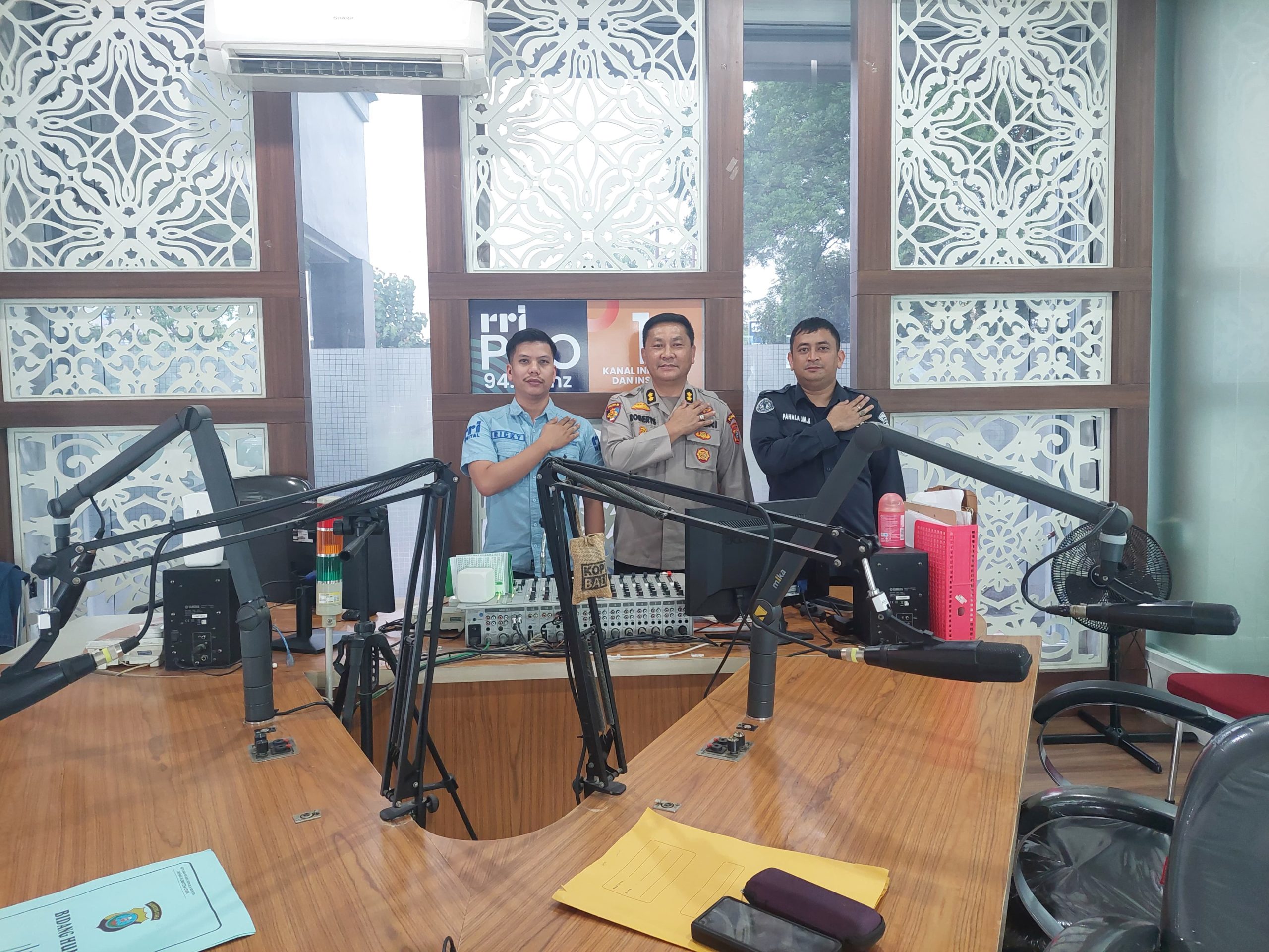 Propam Polda Sumut Tegaskan Komitmen Penegakan Kode Etik Polri Dalam Dialog Interaktif Halo Polisi di RRI Medan