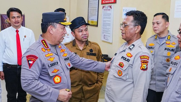 Apresiasi Personel Pemilik Pesantren Gratis, Kapolri “Perwirakan” Aiptu Jimmi