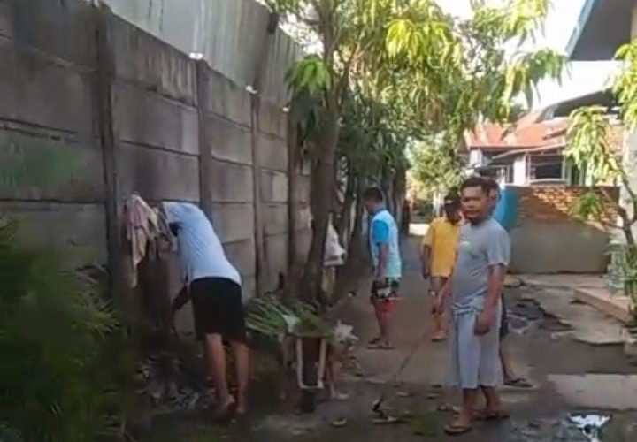 Perwiritan Dan STM Istiqomah Mabar Hilir Gg, Bambu Kembali Melakukan Aksi  Sosial Gotong Royong Membersihkan Lingkungan.