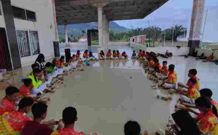 Sejumlah Atlit Taekwondo Pakpak Bharat Menikmati Berbuka Puasa Bersama di Lapangan Kasean Banurea Napseng Salak