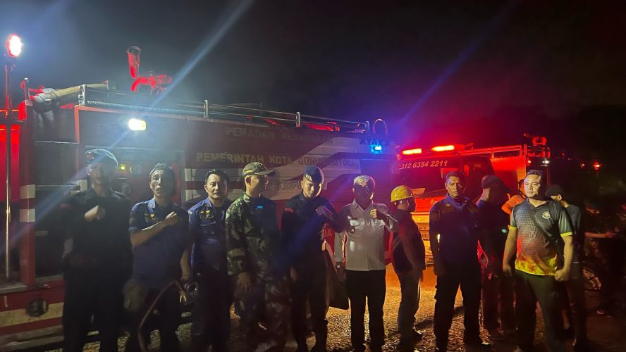 Rumah Warga Terbakar, Kompi 4 Batalyon C Sat Brimob Kepulauan Nias Polda Sumut, Gerak Cepat Turun Padamkan Api
