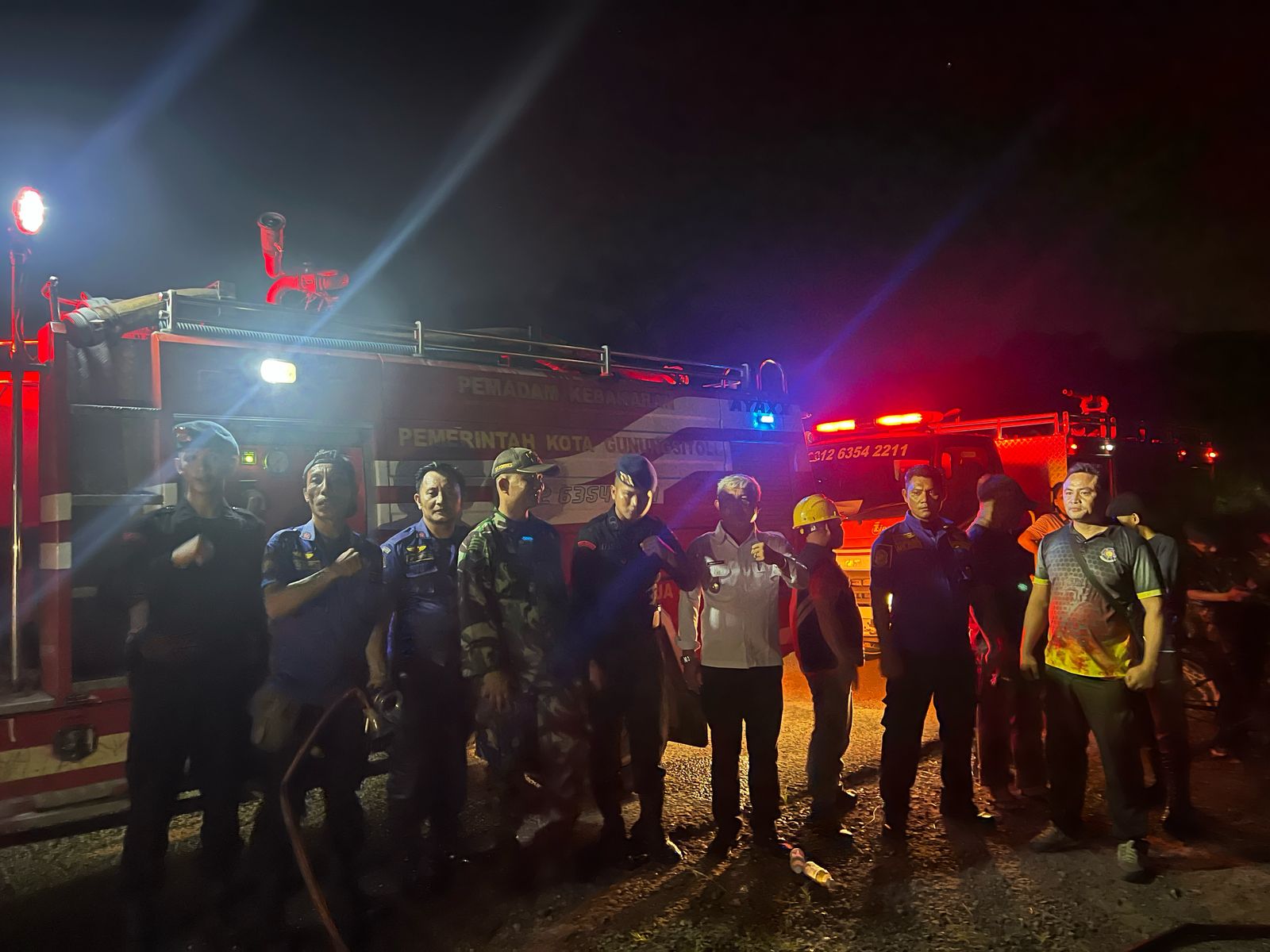 Rumah Warga Terbakar, Kompi 4 Batalyon C Sat Brimob Kepulauan Nias Polda Sumut, Gerak Cepat Turun Padamkan Api