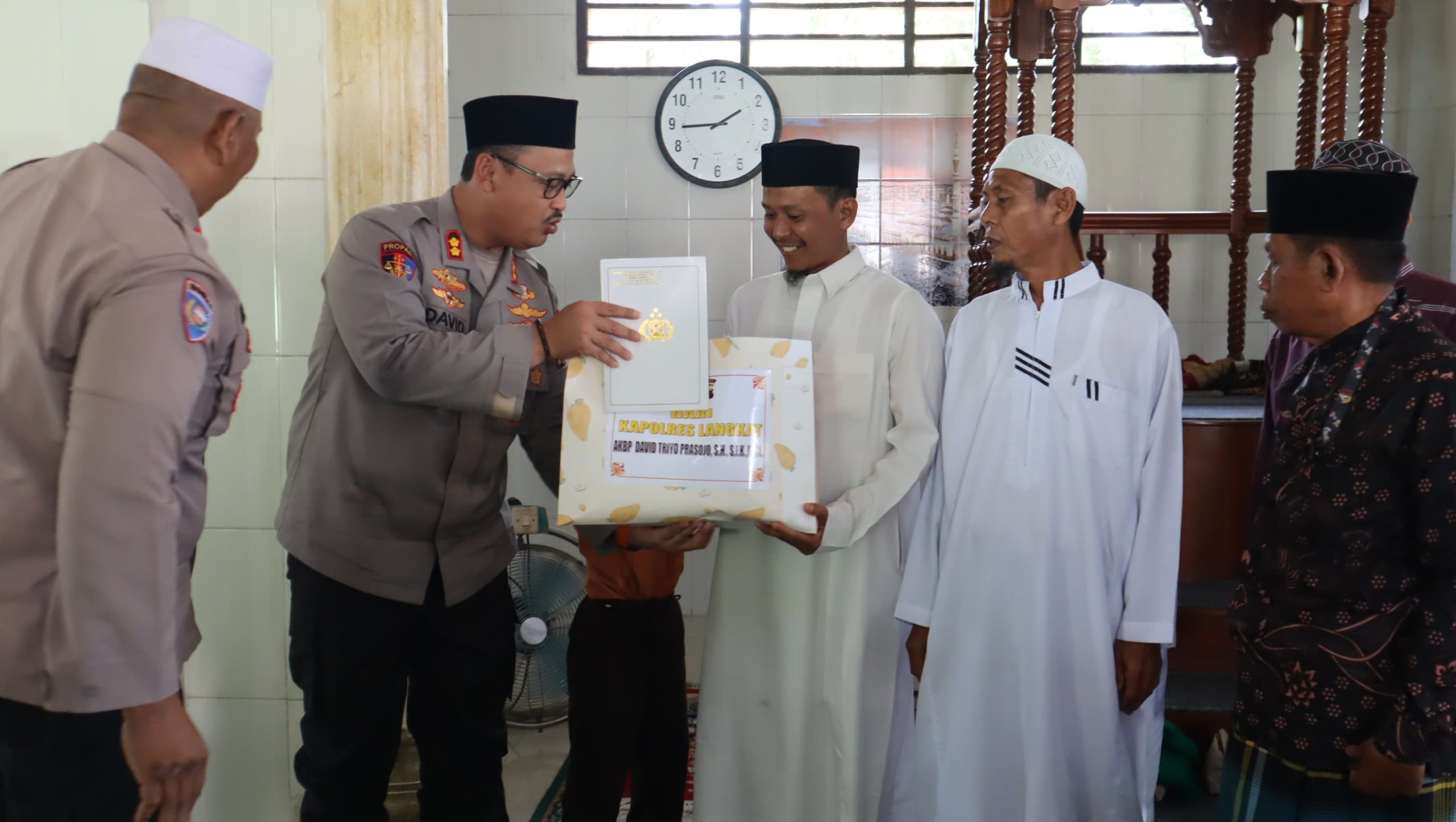 Jalin Silaturhami Dengan Masyarakat, Kapolres Langkat Gelar Jumat Curhat