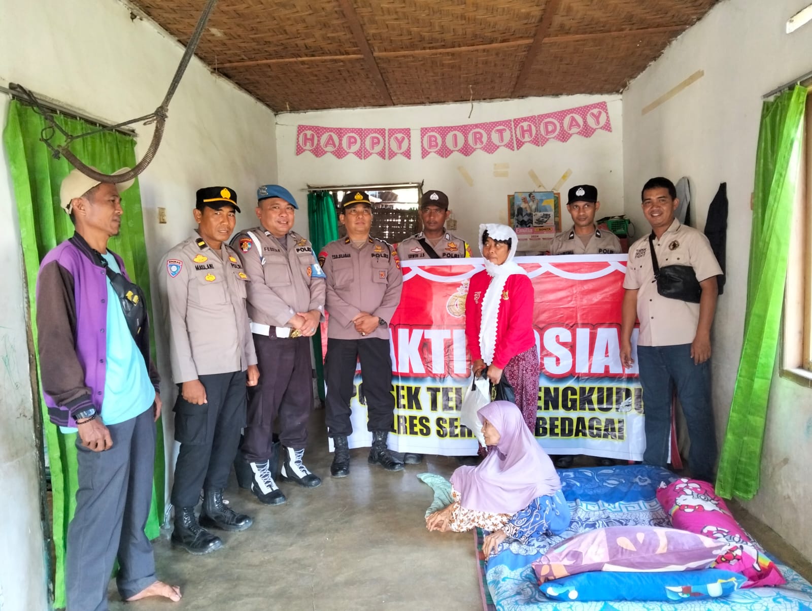 Jumat Berkah, Polsek Teluk Mengkudu Polres Sergai Salurkan Bansos Pada Kaum Dhuafa & Warga Sakit Menahun