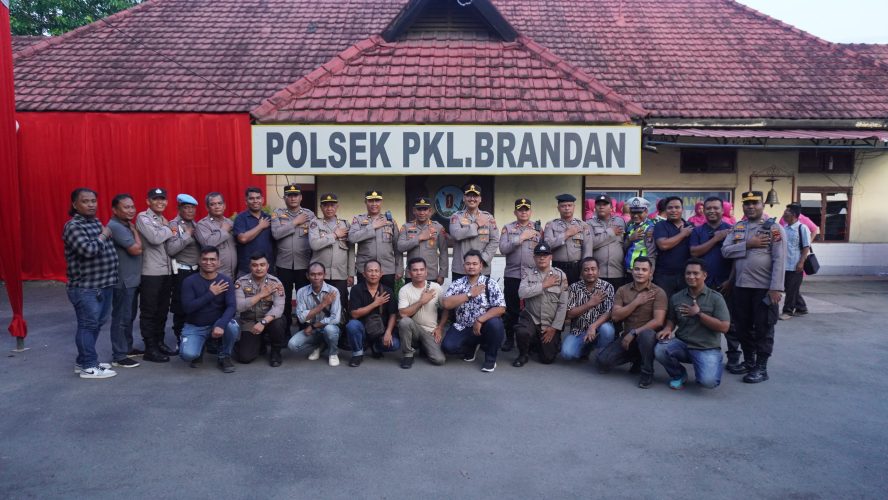 Kapolres Dan Ketua Bhayangkari Cabang Langkat Lakukan Kunker Di Dua Polsek, Ini Kegiatannya