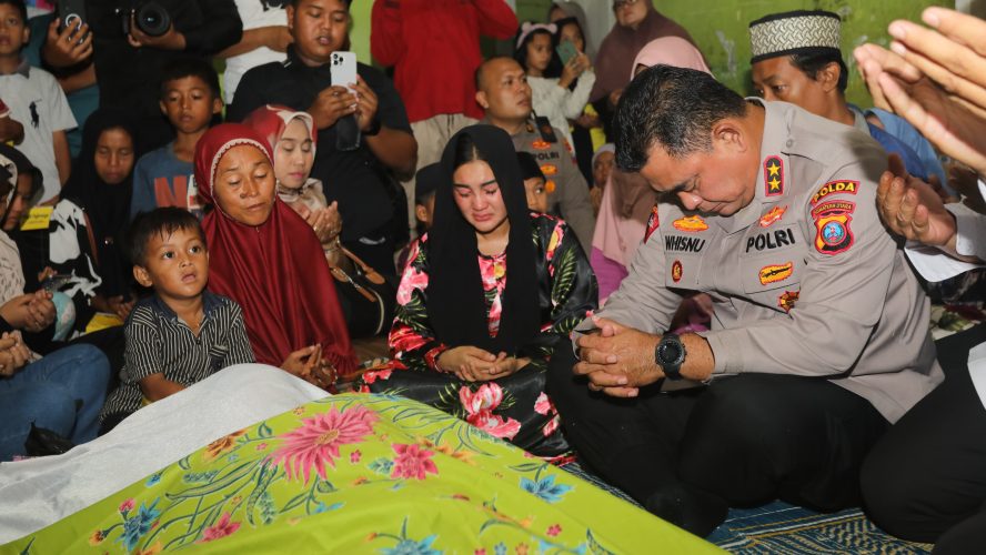 Kapolda Sumut Melayat ke Rumah Duka Korban Tawuran di Belawan, Sampaikan Belasungkawa Mendalam