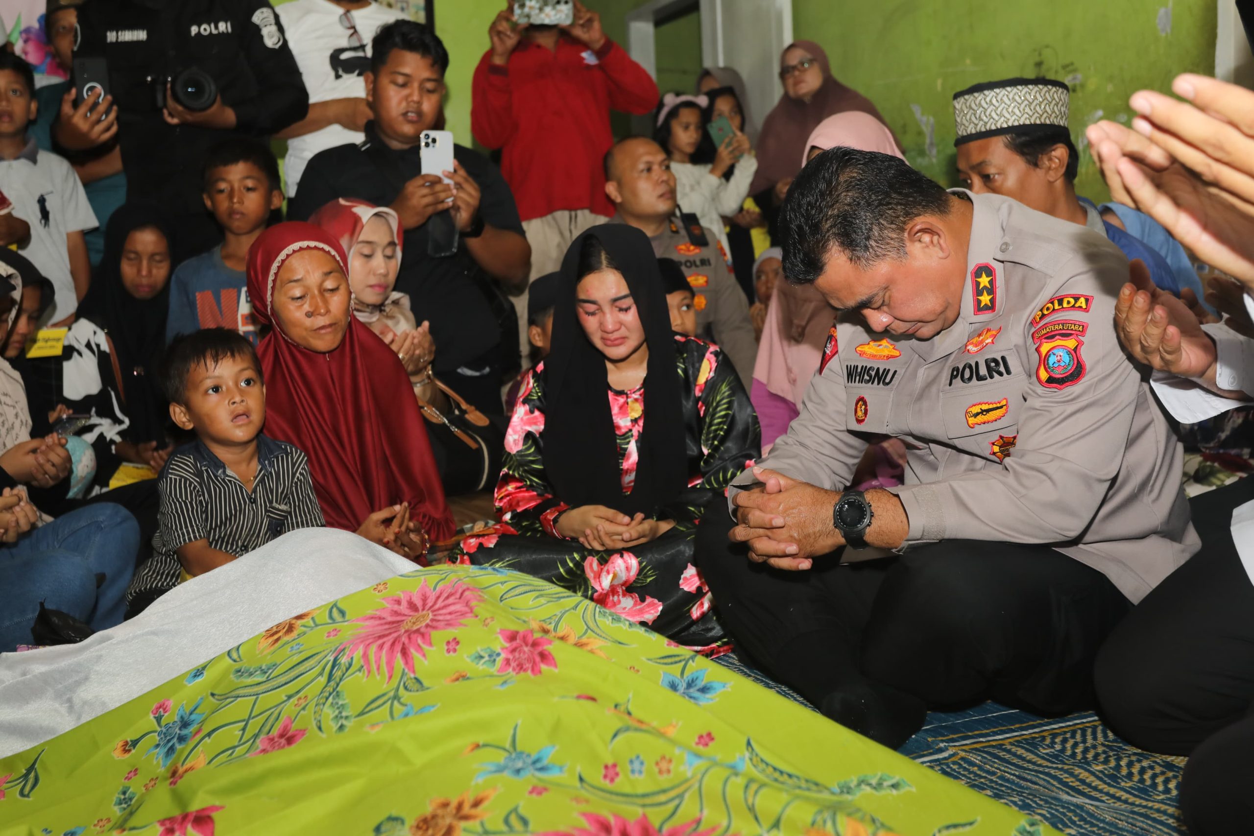 Kapolda Sumut Melayat ke Rumah Duka Korban Tawuran di Belawan, Sampaikan Belasungkawa Mendalam
