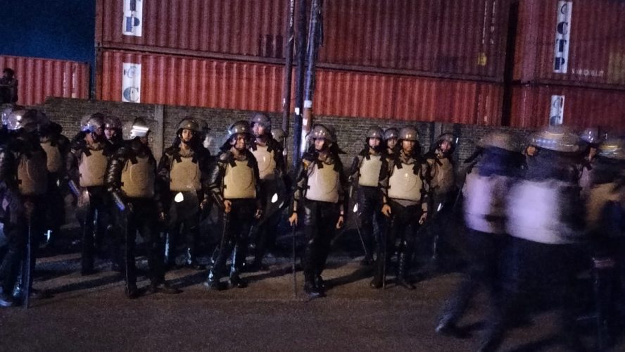 Polisi Bubarkan Tawuran Brutal di Belawan, 9 orang Diamankan — Kapolsek Medan Belawan Terluka Saat Amankan Lokasi