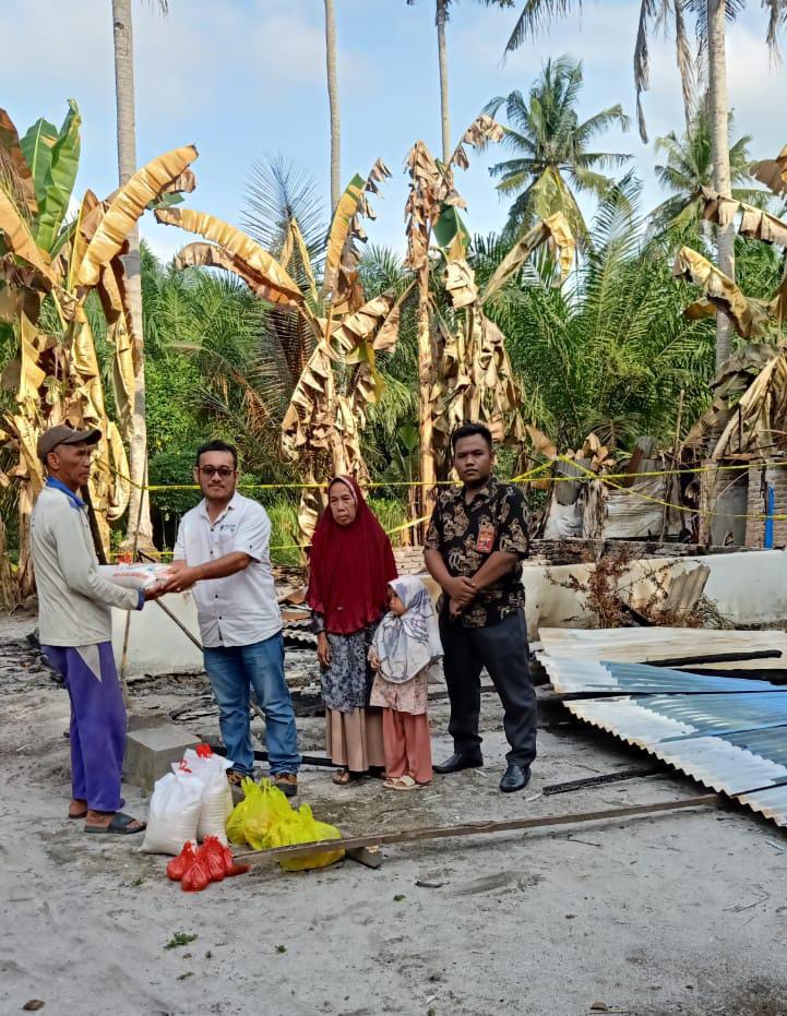 Turut Perihatin Atas Insiden Kebakaran Rumah di Desa Bogak Besar, PT. Socfindo Kebun Mata Pao Berikan Bantuan Paket Sembako dan Uang Sumbangsih Perusahaan.