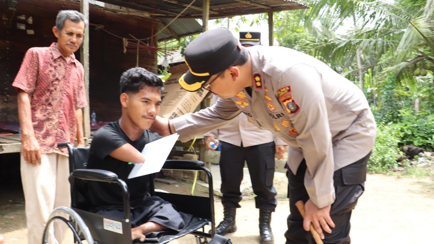 Tak Disangka, Rahmatullah Dapat Bantuan Kursi Roda Dari Kapolres Langkat