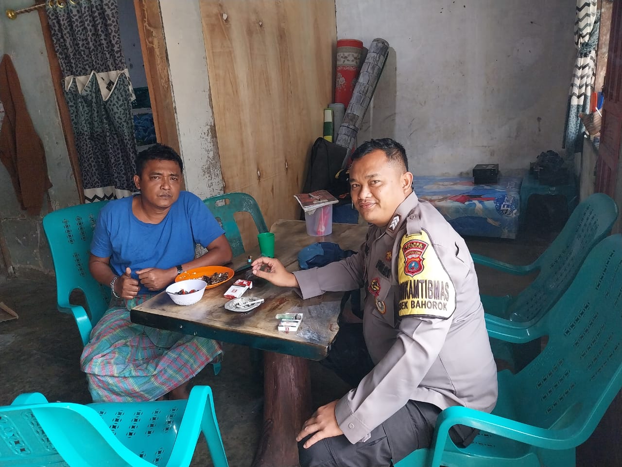 Ngobrol, Dan Peduli: Bhabinkamtibmas Polsek Bahorok Hadir di Tengah Warga Lau Damak