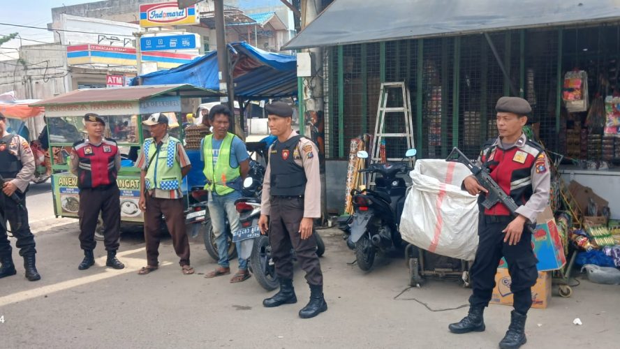 Cegah Aksi Premanisme, Sat Samapta Polres Langkat Tingkatkan Patroli Ke Pasar Tradisional