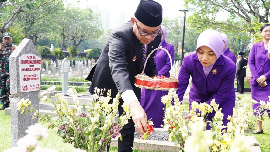 Gubernur Lemhannas RI Pimpin Ziarah Ke TMP Kalibata
