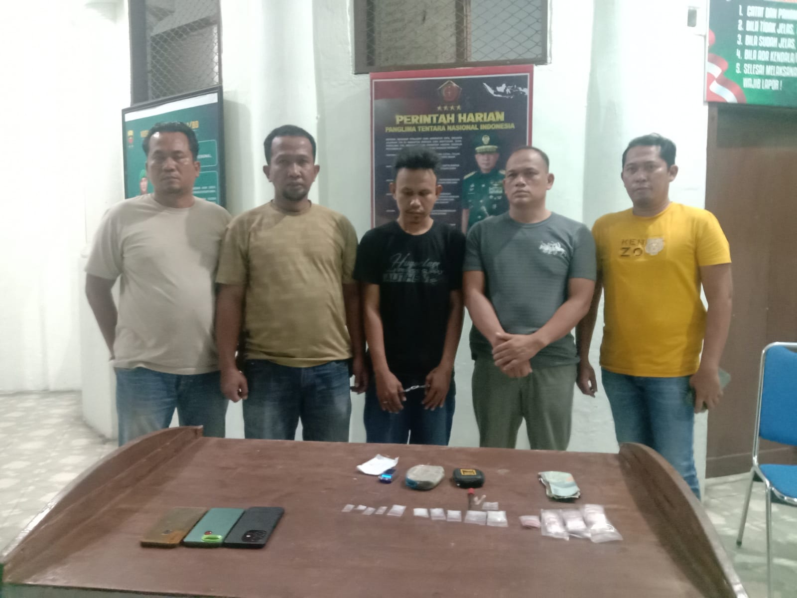 Pengedar Narkoba Jenis Sabu Berhasil Di Ringkus Tim intel Korem 022/PT Kelurahan Mekar Sentosa.