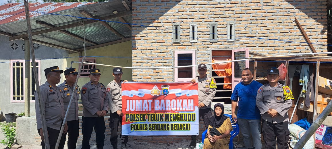 Polri Peduli, Polsek Teluk Mengkudu Polres Sergai Bantu Kaum Dhuafa