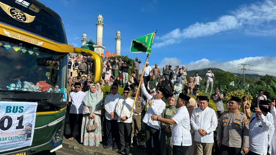 Komandan Batalyon C Brimob Polda Sumut Hadiri Pemberangkatan Jemaah Haji Kloter 20 Tapsel Tahun 2025