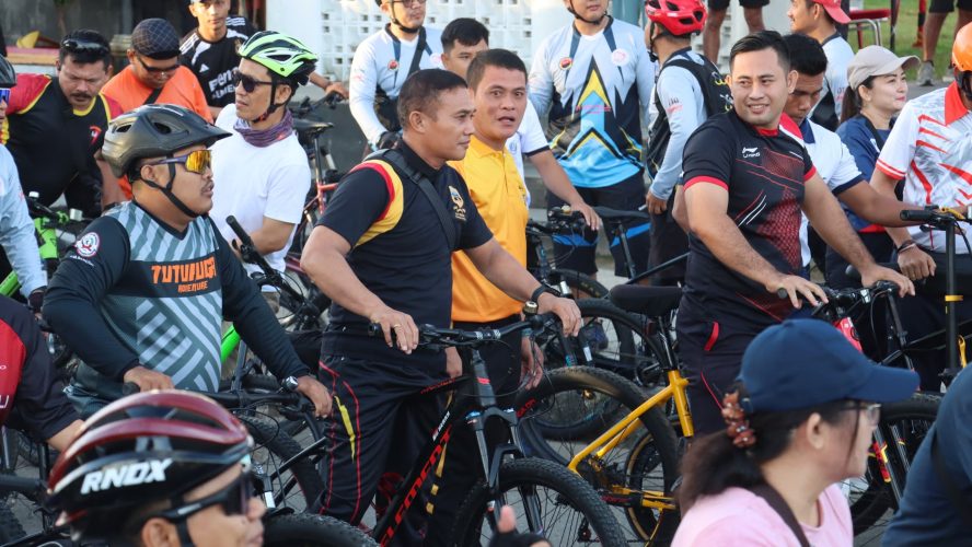 Semarak HUT ke-374 Kota Gunungsitoli, Brimob Polda Sumut Ikut Meriahkan Fun Bike Bersama Warga