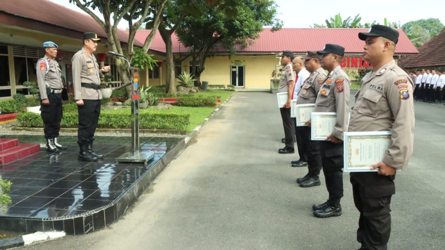 Kapolres Binjai Berikan Reward Terhadap Personil Yang Berprestasi
