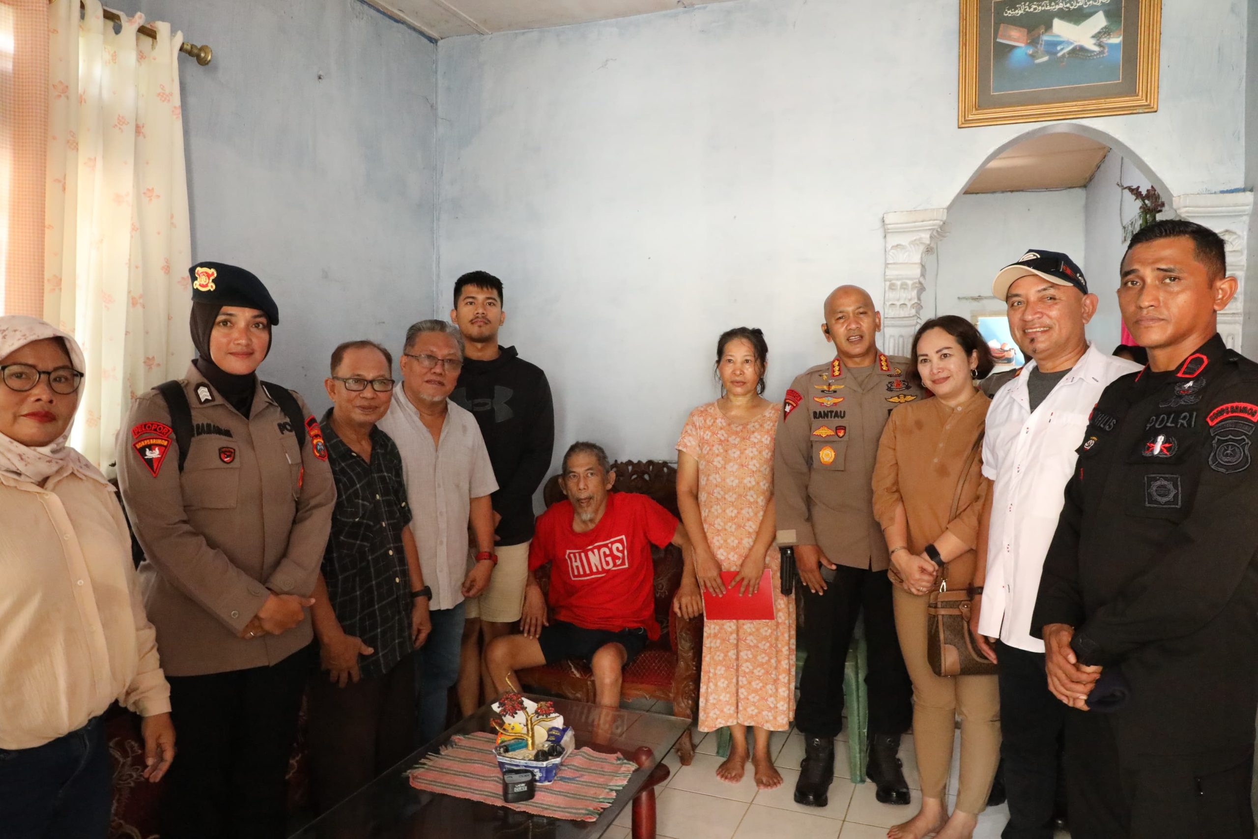 Brimob Polda Sumut Peduli, Jenguk Tokoh Karate INKANAS yang Sakit: Wujud Empati dan Penghormatan