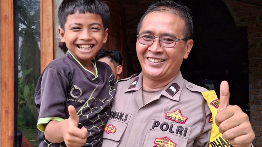 Bhabinkamtibmas Kelurahan Kwala Bingai Motifasi Semangat Anak-Anak Usia Dini Agar Tidak Kecanduan Gadget HP