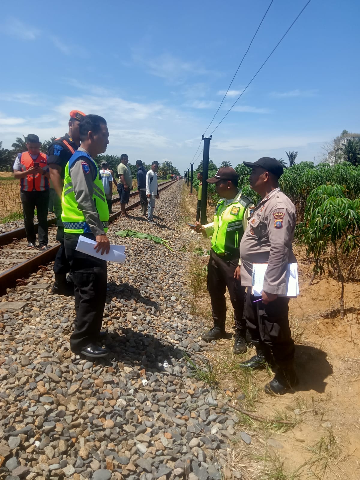 Polsek Firdaus Polres Sergai,Tangani Korban Kecelakaan Kereta Api