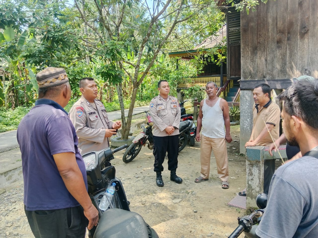 Terus Wujudkan Kamtibmas Yang Kondusif Personil Sat Binmas Sambangi Tokoh Masyarakat