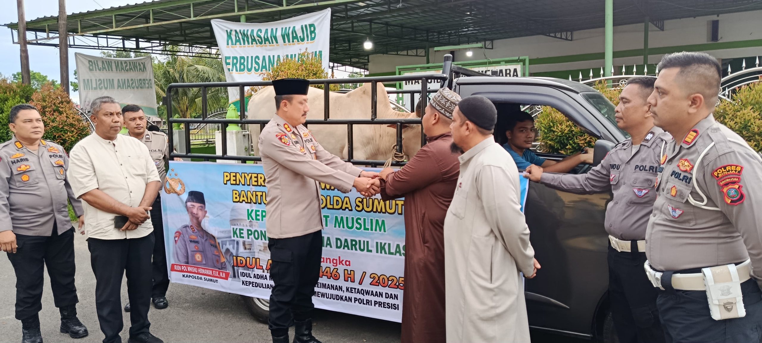 Tebar Kebaikan Pada Idul Adha Kapolda Sumut Berikan Hewan Qurban