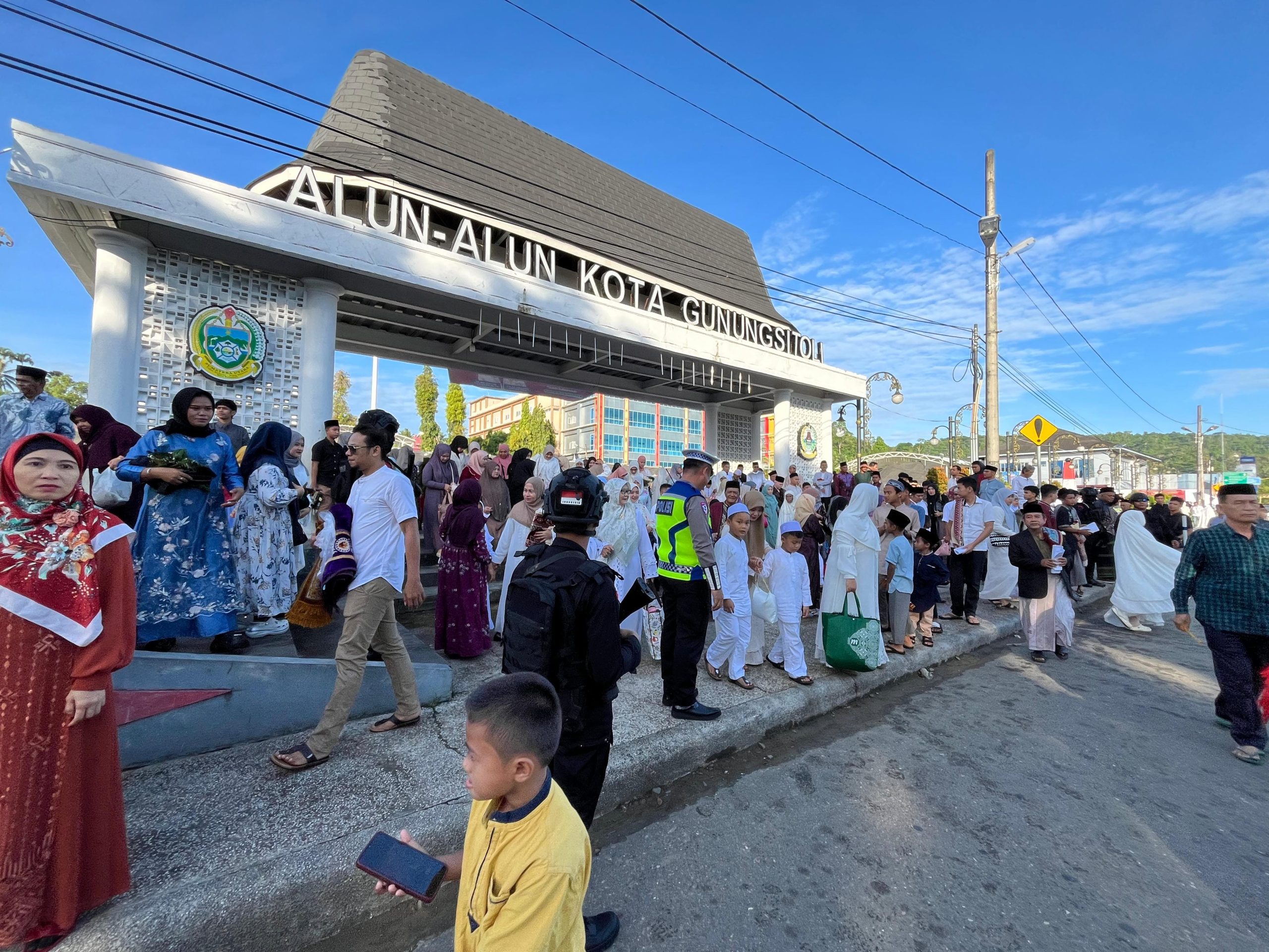 Pengamanan Sholat Idul Adha 1446 H di Kota Gunungsitoli Berjalan Aman dan Khusyuk, Satuan Brimob Polda Sumut Tunjukkan Komitmen Untuk Nusa dan Bangsa