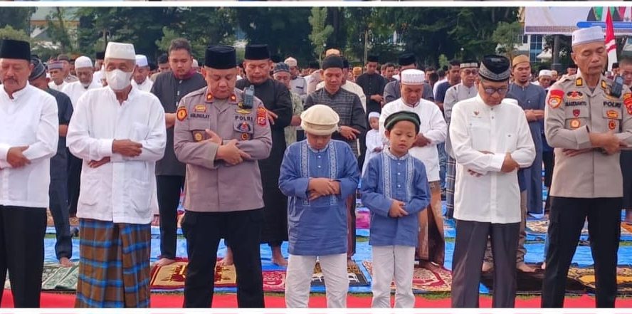 Jalin Kedekatan, Kapolres Langkat Gelar Sholat Idul Adha Bersama Masyarakat