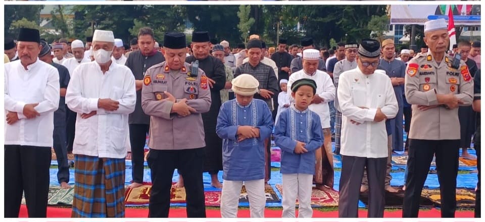 Jalin Kedekatan, Kapolres Langkat Gelar Sholat Idul Adha Bersama Masyarakat