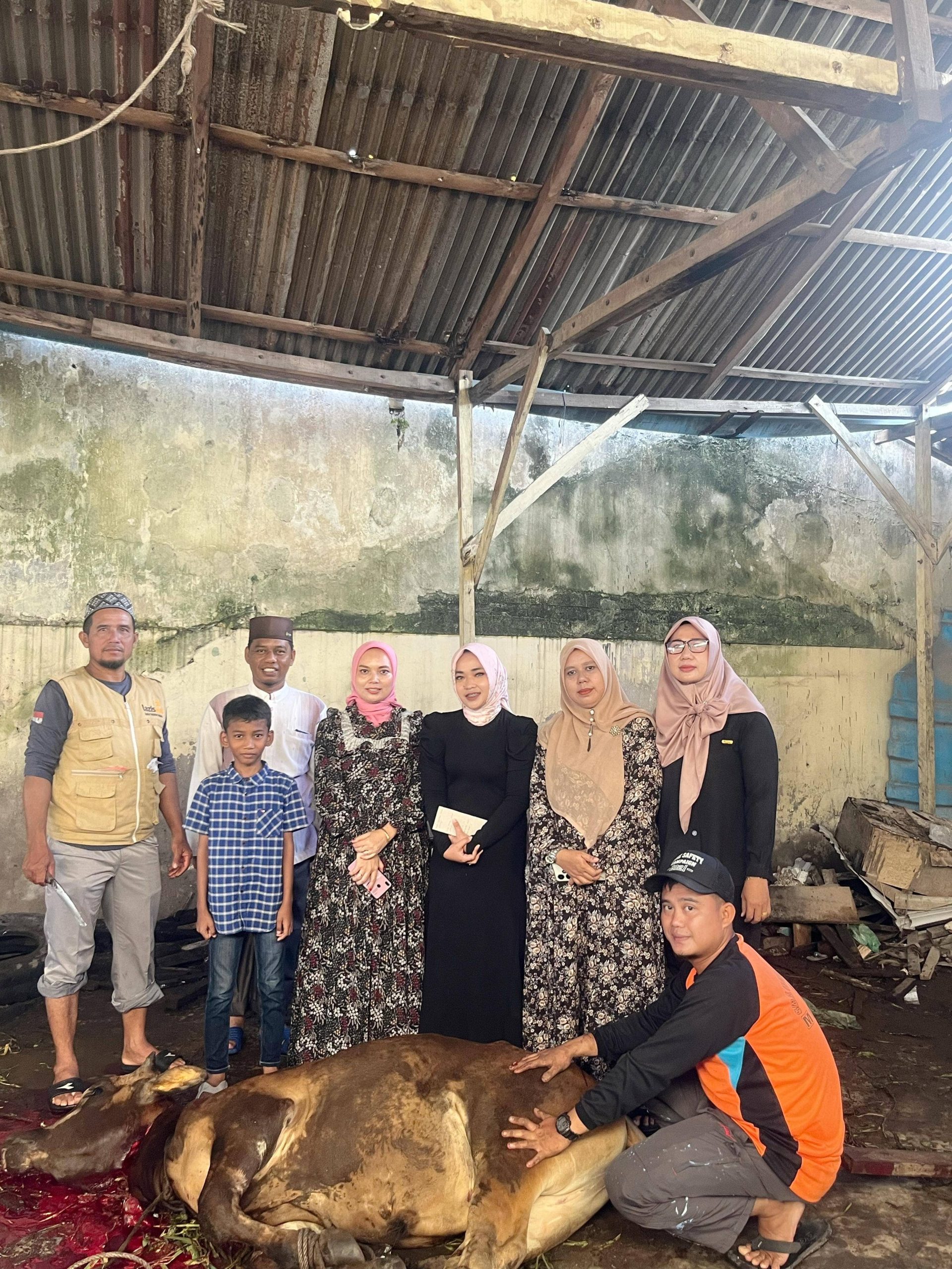 Sembelih Hewan Qurban, Ketua KBB Ustadz Tgk. Zakaria Yusuf : Dengan Momentum Idul Adha Mari Kita Hidup Rukun Dan Damai.