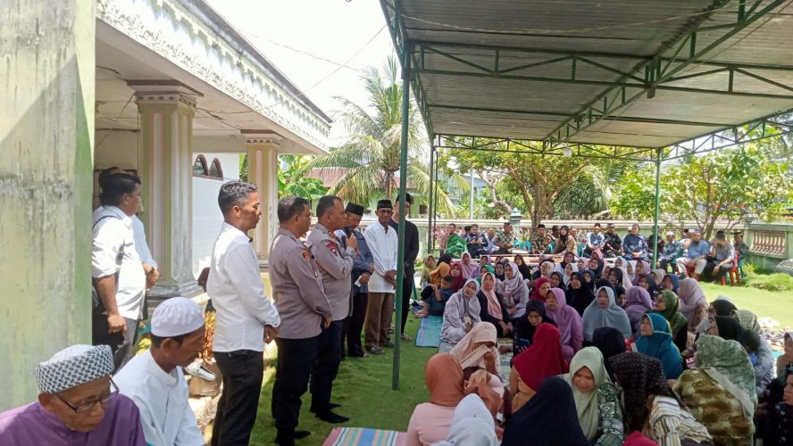 Kapolres Sergai dan PJU Hadiri Takziah Ibunda Personel Polres Sergai Iptu Zulfan Ahmadi