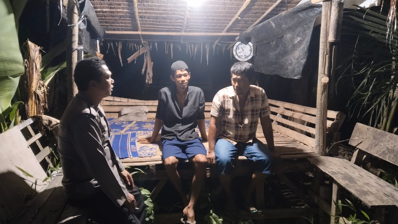 Sampaikan Pesan dan Himbauan Kamtibmas, Bhabinkamtibmas Polsek Gebang Laksanakan Sambang Desa